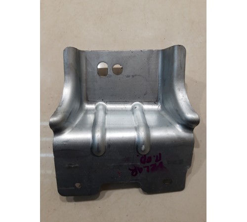 Кронштейн (передний, правый)