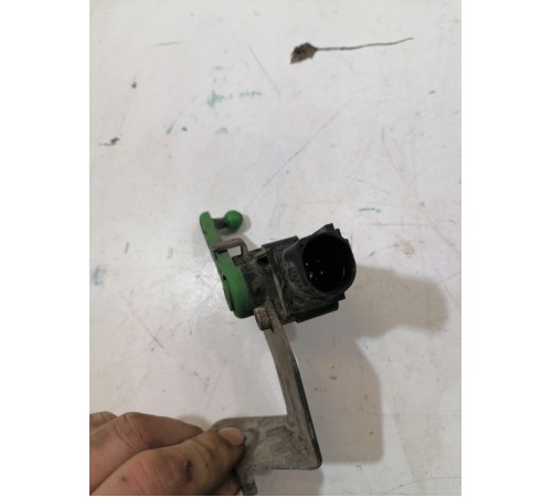 Датчик высоты кузова задний левый