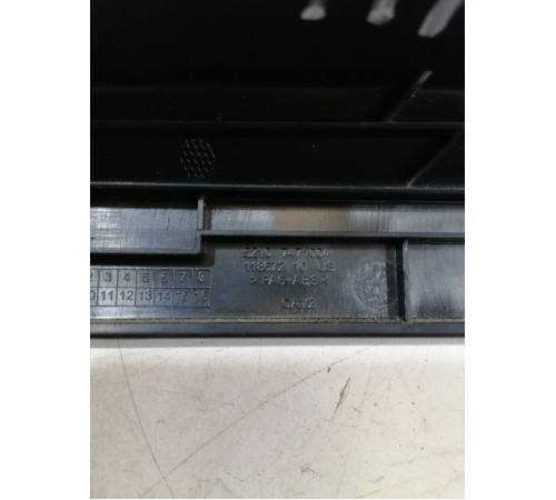 Накладка сиденья передняя правая