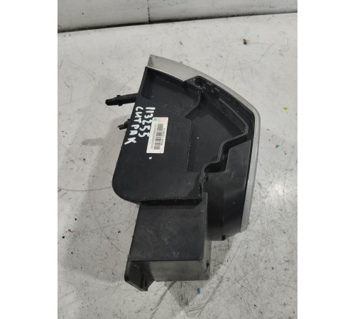 Фонарь освещения салона правый