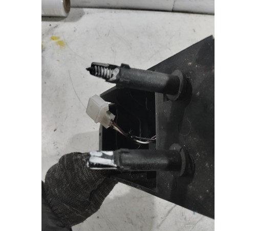 Фонарь освещения салона правый