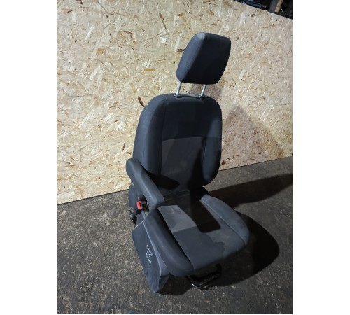 Сидение передние левое