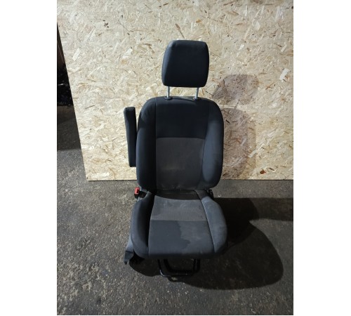 Сидение передние левое