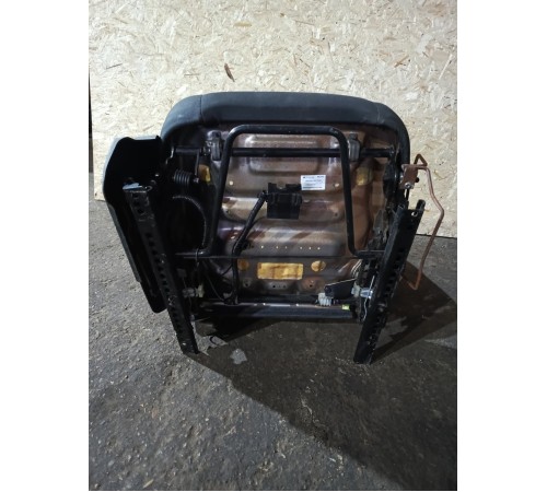 Сидение передние левое