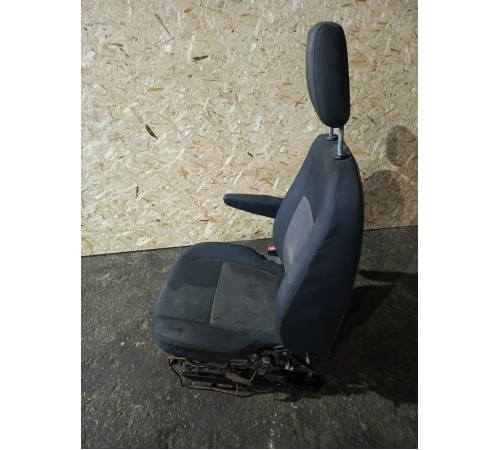 Сидение передние левое