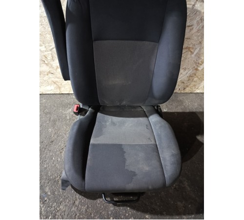 Сидение передние левое