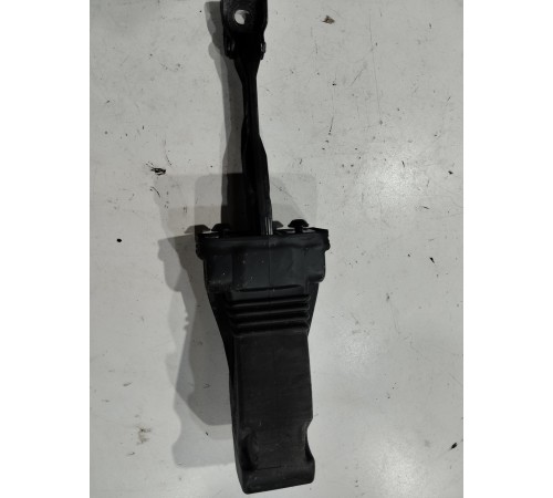 Ограничитель двери(передний левый)