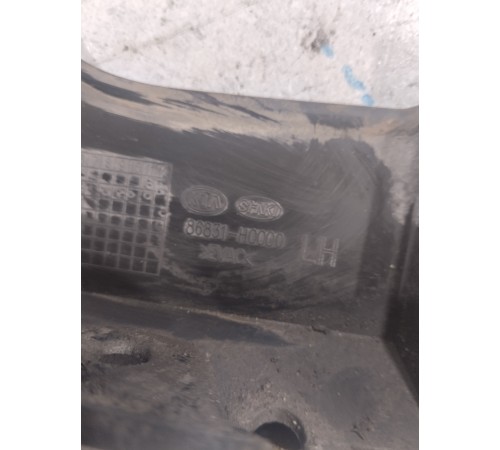 Брызговик передний левый