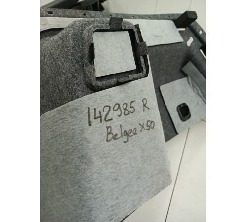 Обшивка багажника правая