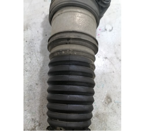 Передняя пневмостойка правая