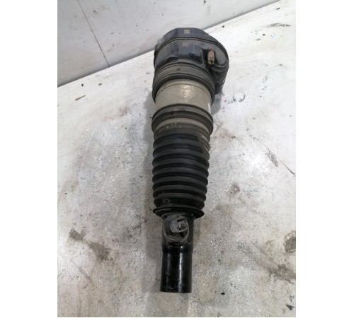 Передняя пневмостойка правая