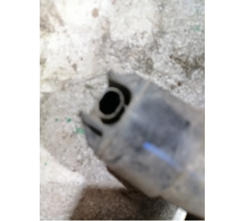 Передняя пневмостойка правая