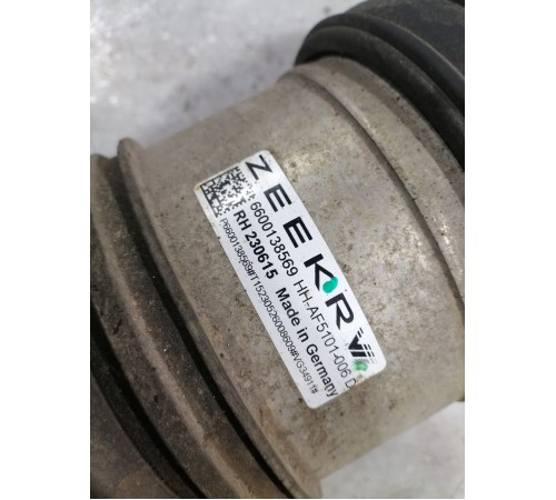 Передняя пневмостойка правая