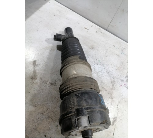 Передняя пневмостойка правая