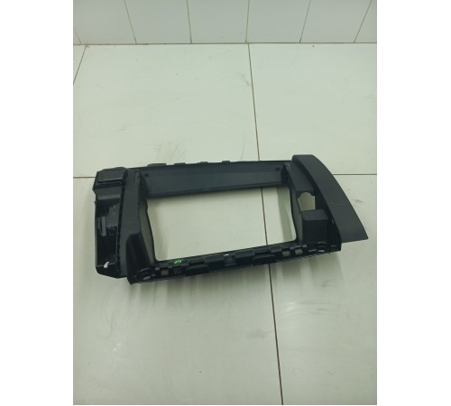 Накладка торпедо правая под бардачок