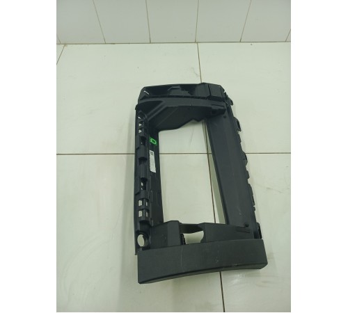 Накладка торпедо правая под бардачок