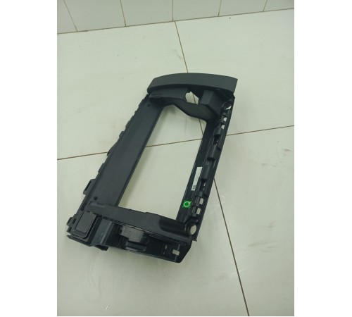 Накладка торпедо правая под бардачок