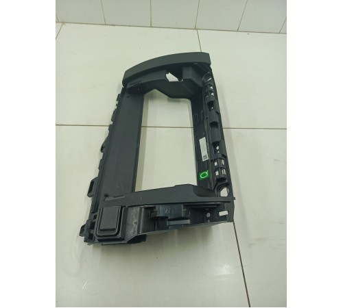 Накладка торпедо правая под бардачок