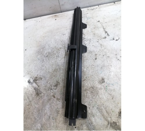 Шторка двери рулонная солнцезащитная задняя правая