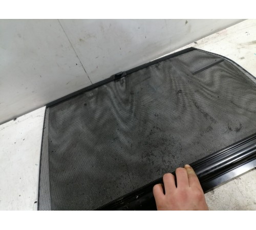 Шторка двери рулонная солнцезащитная задняя правая