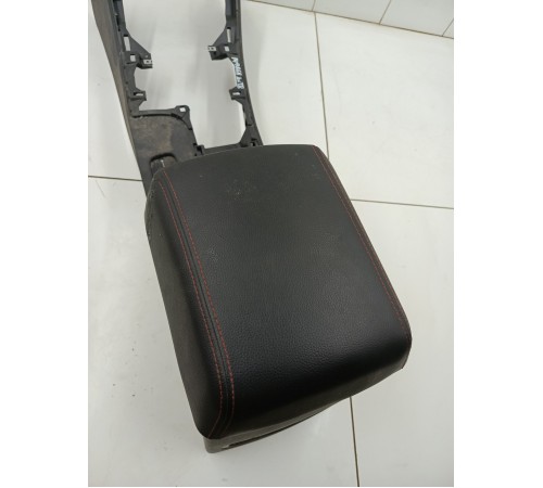 Центральная консоль (с подлокотником)