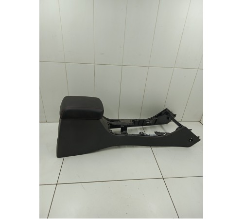 Центральная консоль (с подлокотником)