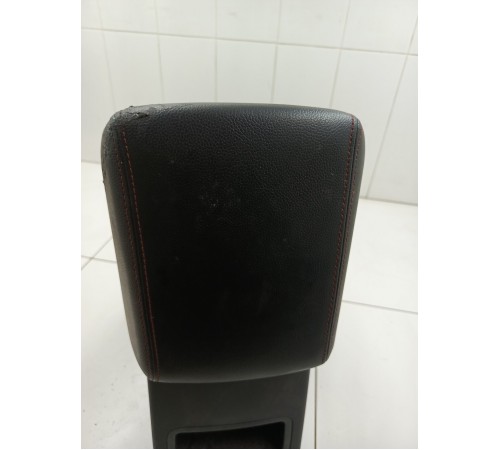 Центральная консоль (с подлокотником)