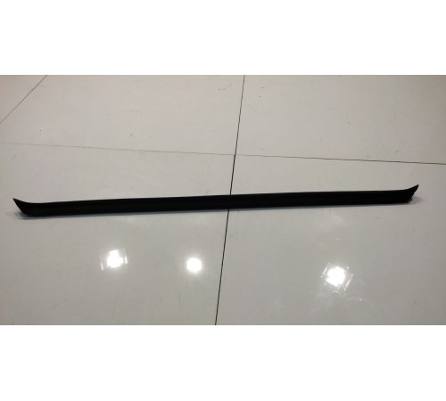 Уплотнитель двери (передний, правый, внутренний)