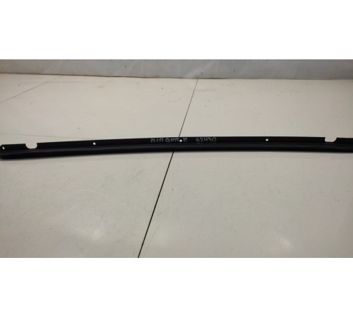 Уплотнитель двери (передний, правый, внутренний)