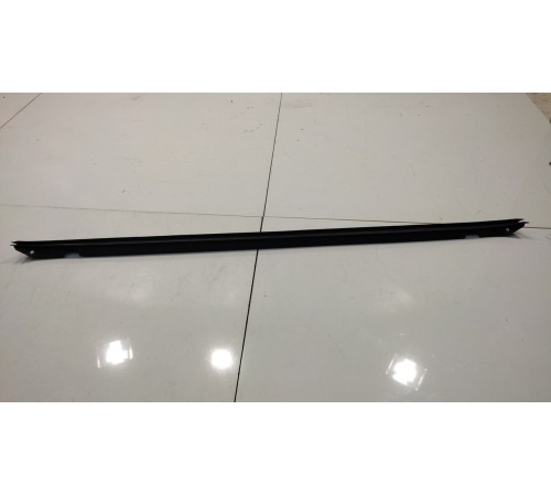 Уплотнитель двери (передний, правый, внутренний)