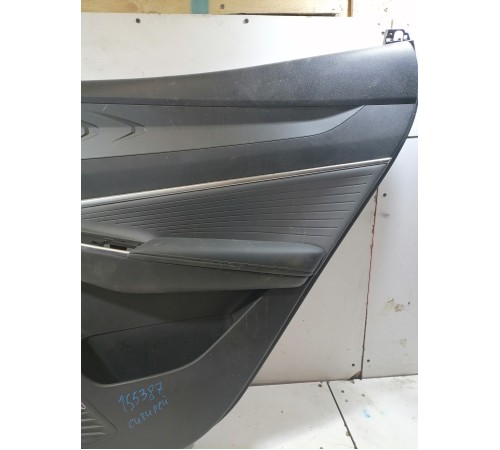 Обшивка двери задняя правая