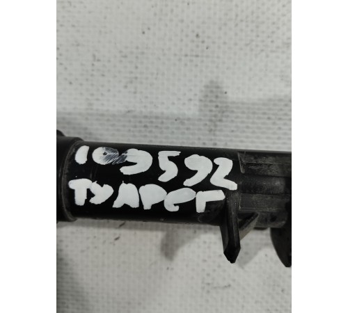 Форсунка омывателя фары левая