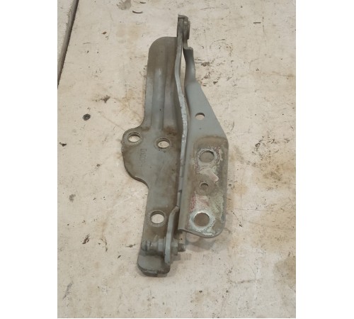 Петля капота правая