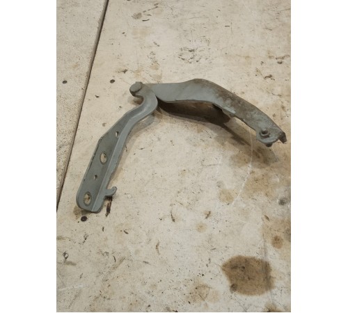 Петля капота правая