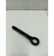 Крюк буксировочный