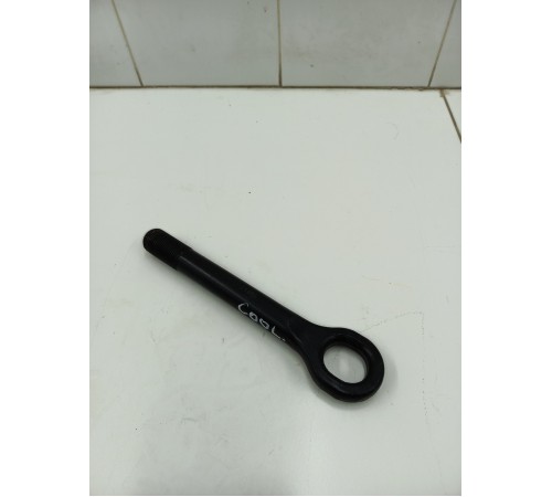 Крюк буксировочный