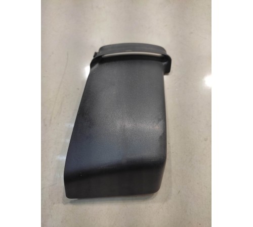 Накладка обшивки крышки багажника (правая)