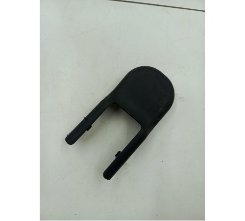 Заглушка крепления сиденья переднего правого левая