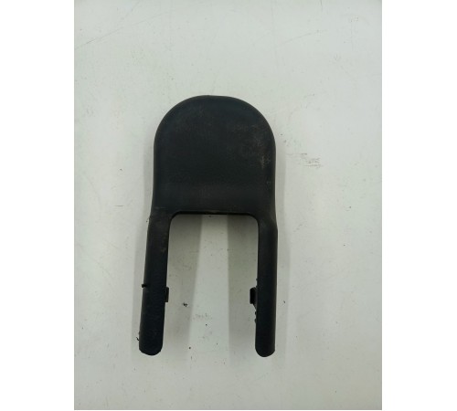 Заглушка крепления сиденья переднего правого левая