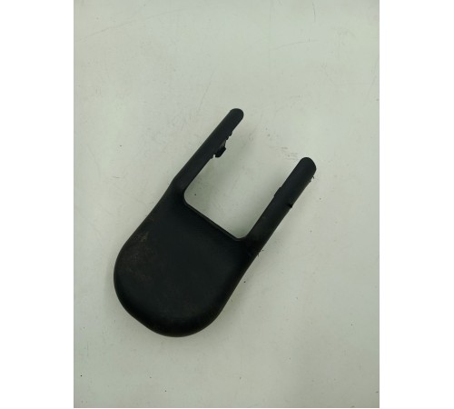 Заглушка крепления сиденья переднего правого левая