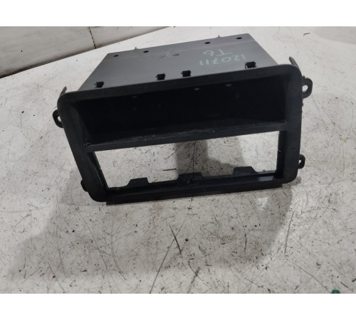 Рамка магнитолы с малым бардачком