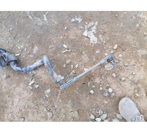 Стабилизатор передний