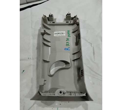 Обшивка центральной стойки правая верхняя