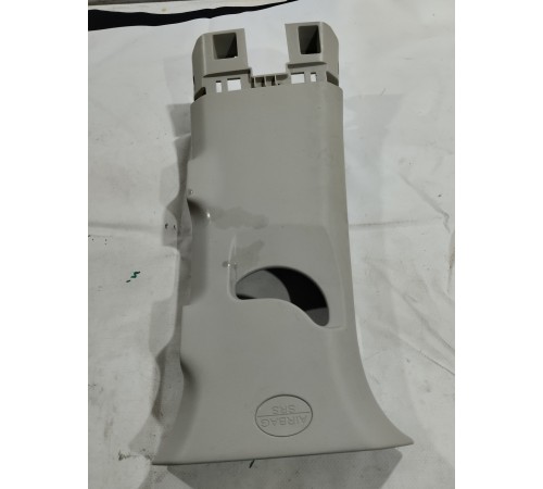 Обшивка центральной стойки правая верхняя