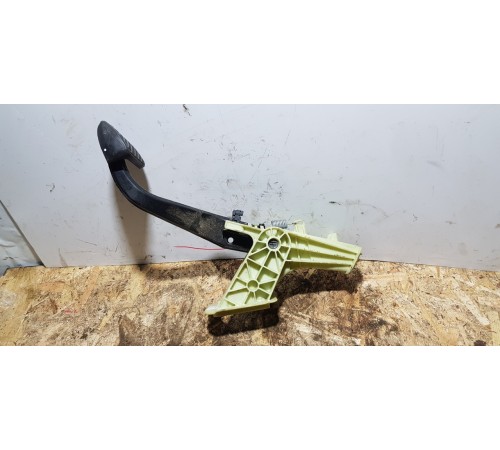 Педаль тормоза