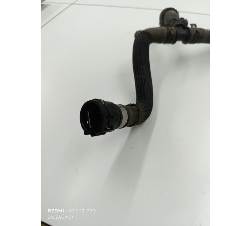 Патрубок радиатора к расширительному бачку