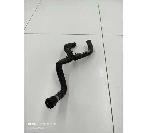 Патрубок радиатора к расширительному бачку