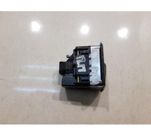 кнопка крышки багажника