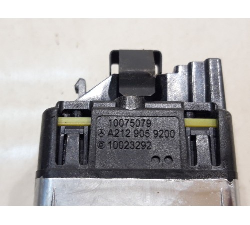 кнопка крышки багажника