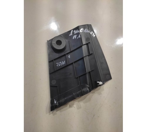 Крышка передней консоли левая